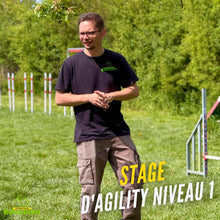 Charger l'image dans la galerie, Stage d’initiation à l’Agility au club canin Educhien – Club Canin de la Plaine de Jouars, avec apprentissage des obstacles, travail de la relation maître-chien et découverte d’un sport canin complet mêlant éducation, jeu, concentration et activité physique dans une ambiance conviviale.
